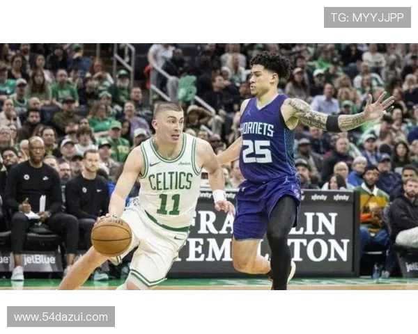 普理查德谈球队传球助攻表现出色帮助队友找到空位提升投篮手感