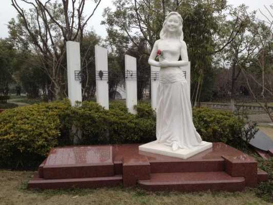 台湾台北的邓丽君墓在哪里,邓丽君母亲是哪里人简介-图2